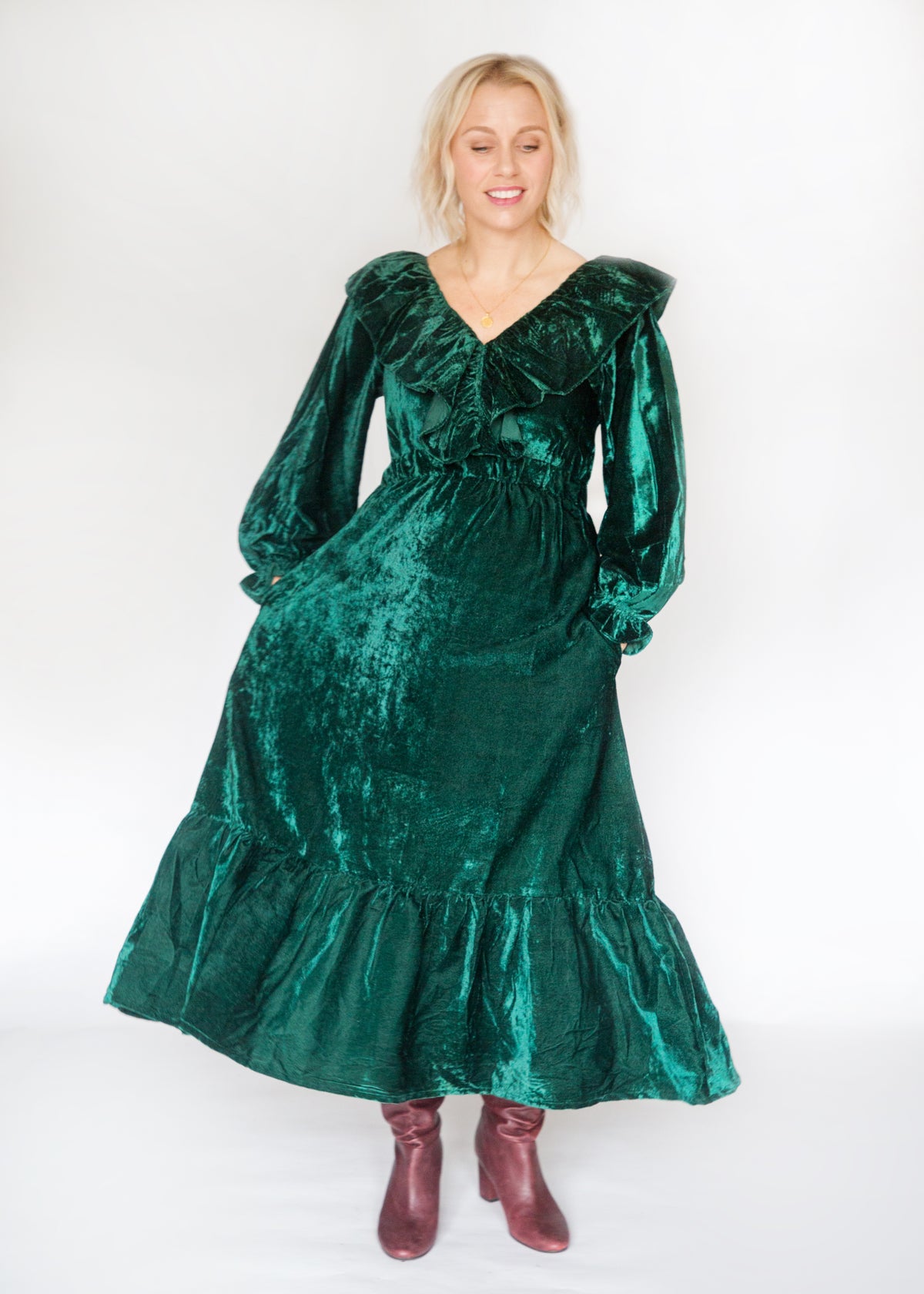 green emerald velvet dress Amazon.com: Arshiner Girls Dresses Winter Velvet Twirl Tiered Long Sleeve  Midi Birthday Christmas Green Dress for Kids 6-7 Years: Clothing, Shoes &  Jewelry